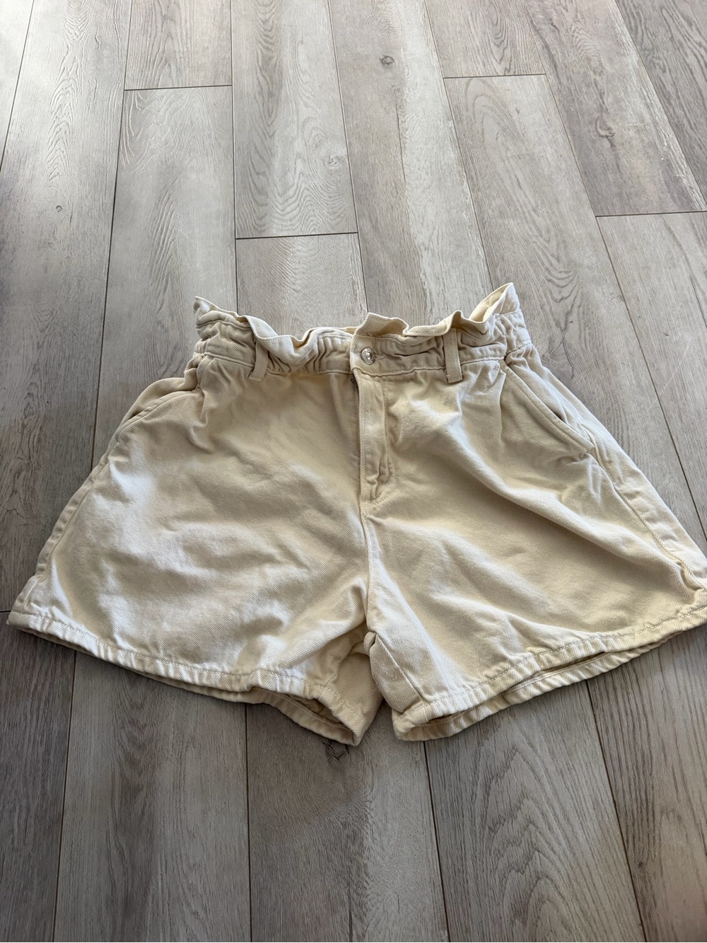 Zara High-Waist Ruffled Paperbag Shorts in Cream